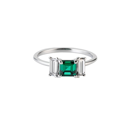 ANILLO ESMERALDA CUADRADA CON DIAMANTES EN BAGUETTE