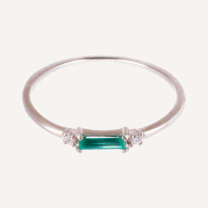 ANILLO ESMERALDA BAGUETTE Y DIAMANTES REDONDOS EN ORO 18K