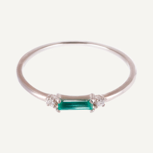 ANILLO ESMERALDA BAGUETTE Y DIAMANTES REDONDOS EN ORO 18K