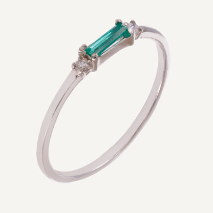 ANILLO ESMERALDA BAGUETTE Y DIAMANTES REDONDOS EN ORO 18K