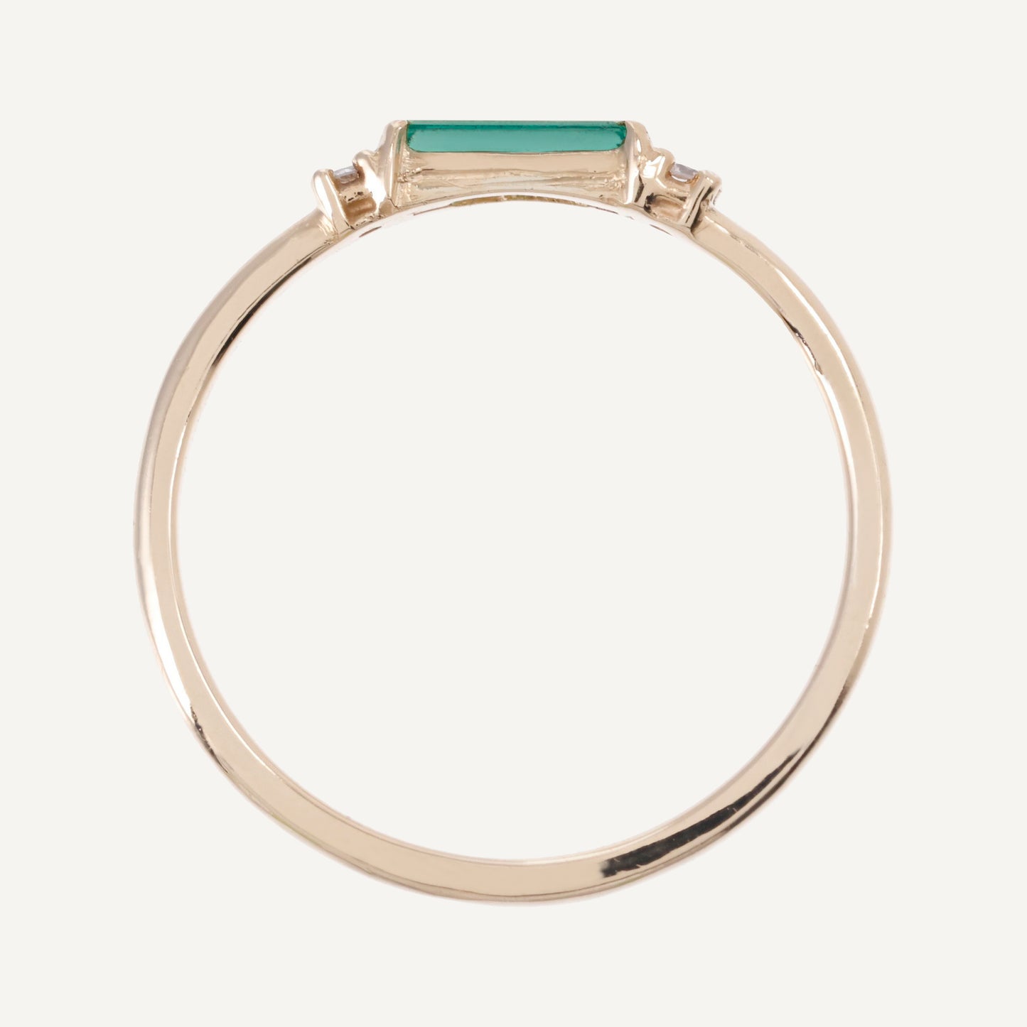 ANILLO ESMERALDA BAGUETTE Y DIAMANTES REDONDOS EN ORO 18K