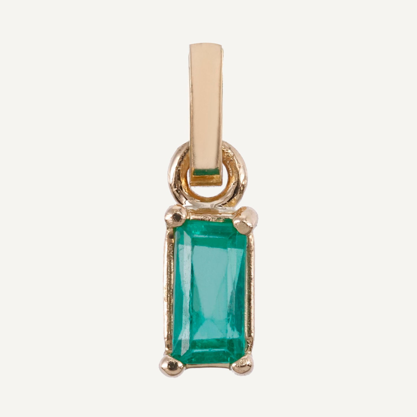 DIJE ESMERALDA BAGUETTE ORO 18K