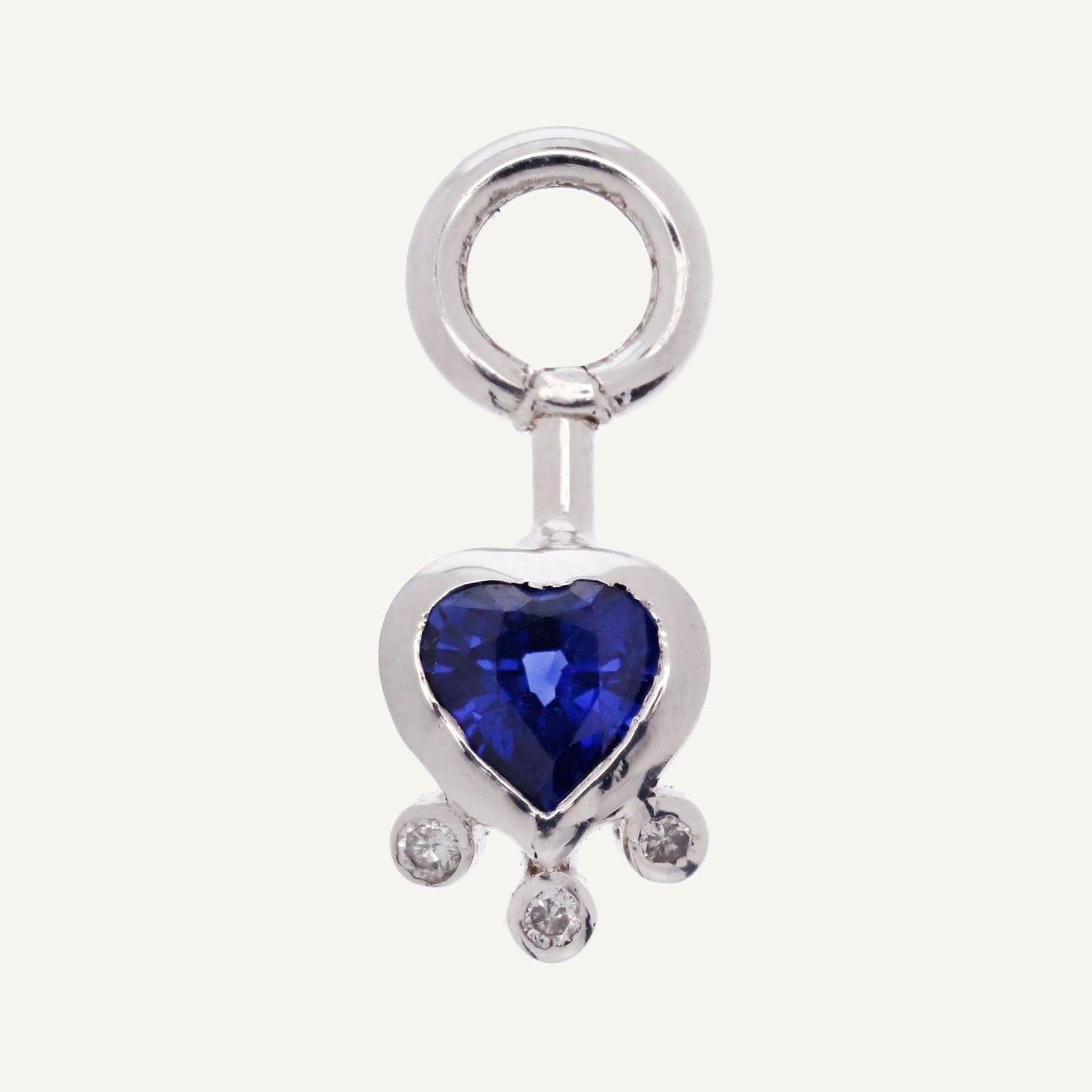 CHARM CORAZÓN ZAFIRO Y DIAMANTES ORO 18K